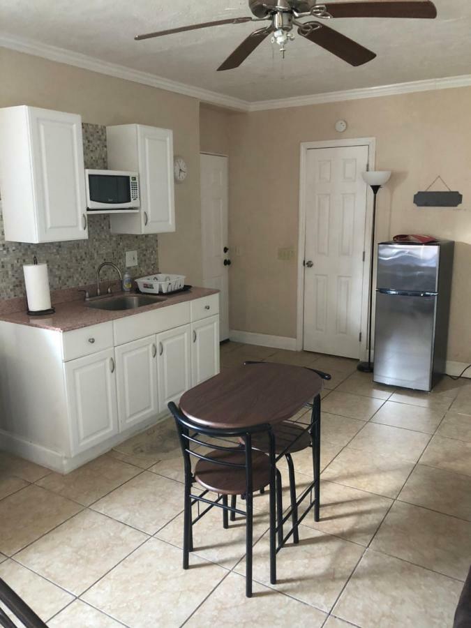 Quiet Cozy Efficiency Apartment Hollywood Luaran gambar